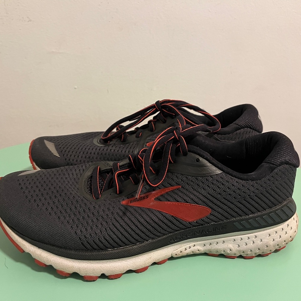Brooks Adrenaline GTS 20 Size 9 Medium (D)